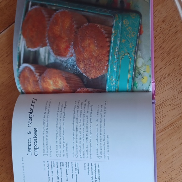 Simple Cupcakes - Picture 3 of 3